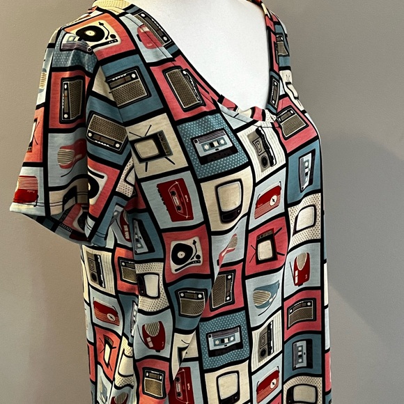 Adorable Retro print t-shirt radio cassette tv print size medium - Picture 7 of 11